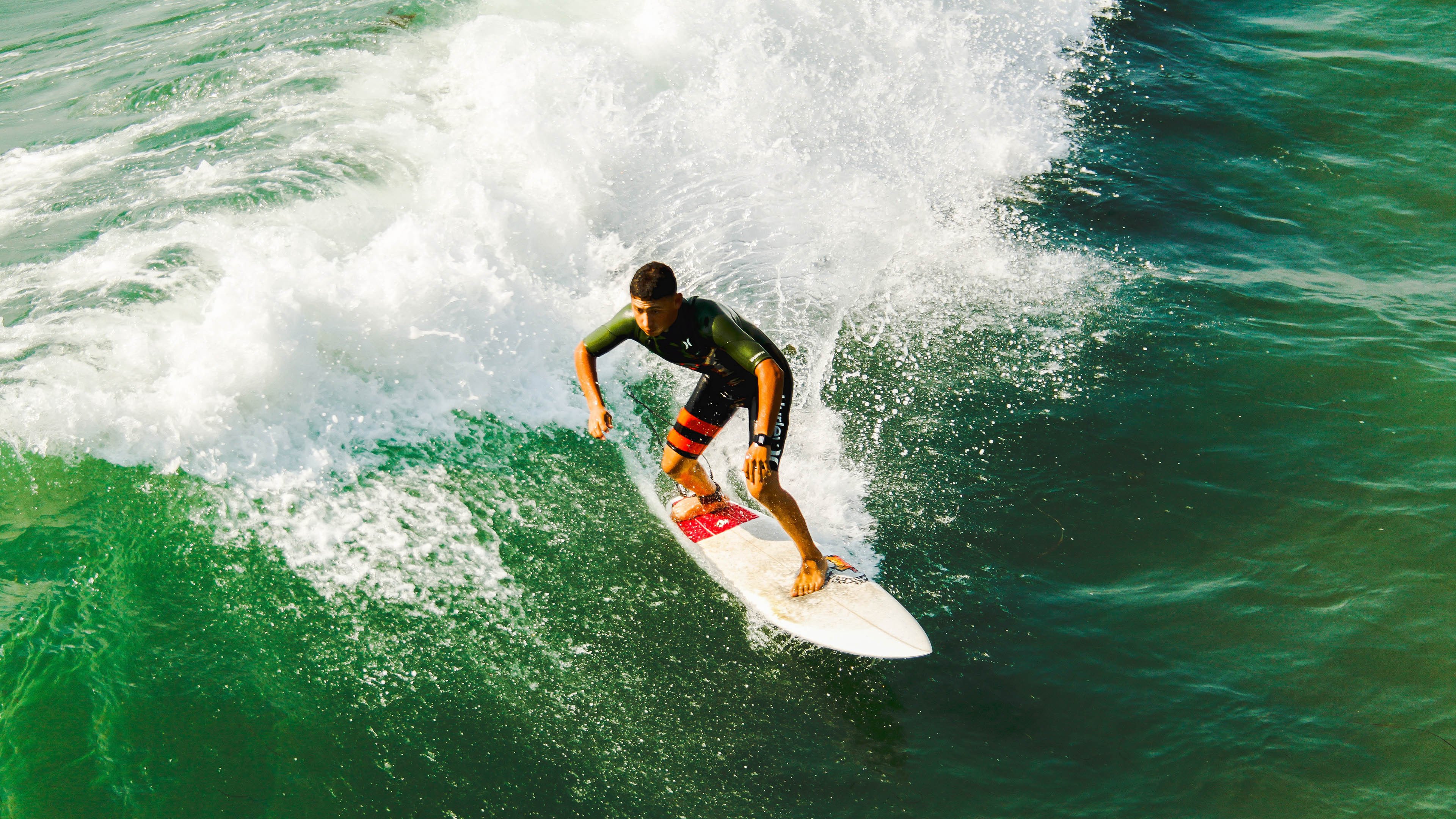 巴萨主场3-1战胜埃尔切，拉什福德状态火爆进球不断，巴萨2-3